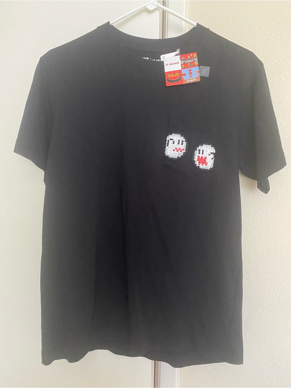 Uniqlo UT archive super Mario “Boo” (Teresa) black T-shirt Size S.